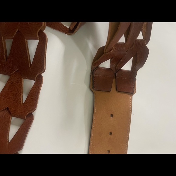 Beautiful Brown Leather Belt w/Silver Hardware Sz: S - Picture 3 of 9